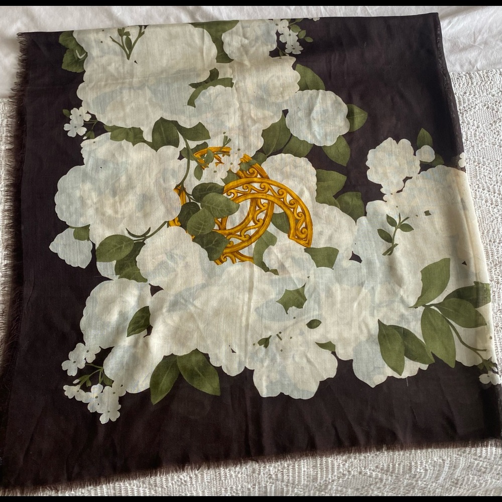 ❤️SOLD❤️ Authentic Vintage Chanel Large Scarf - Picture 5 of 10